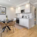Beautiful 2 Bedroom With Views In Rua Augusta * Lisbon