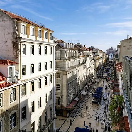 Beautiful 2 Bedroom With Views In Rua Augusta شقة